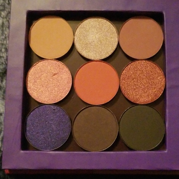 Date Night Eyeshadow Palette - Picture 3 of 5